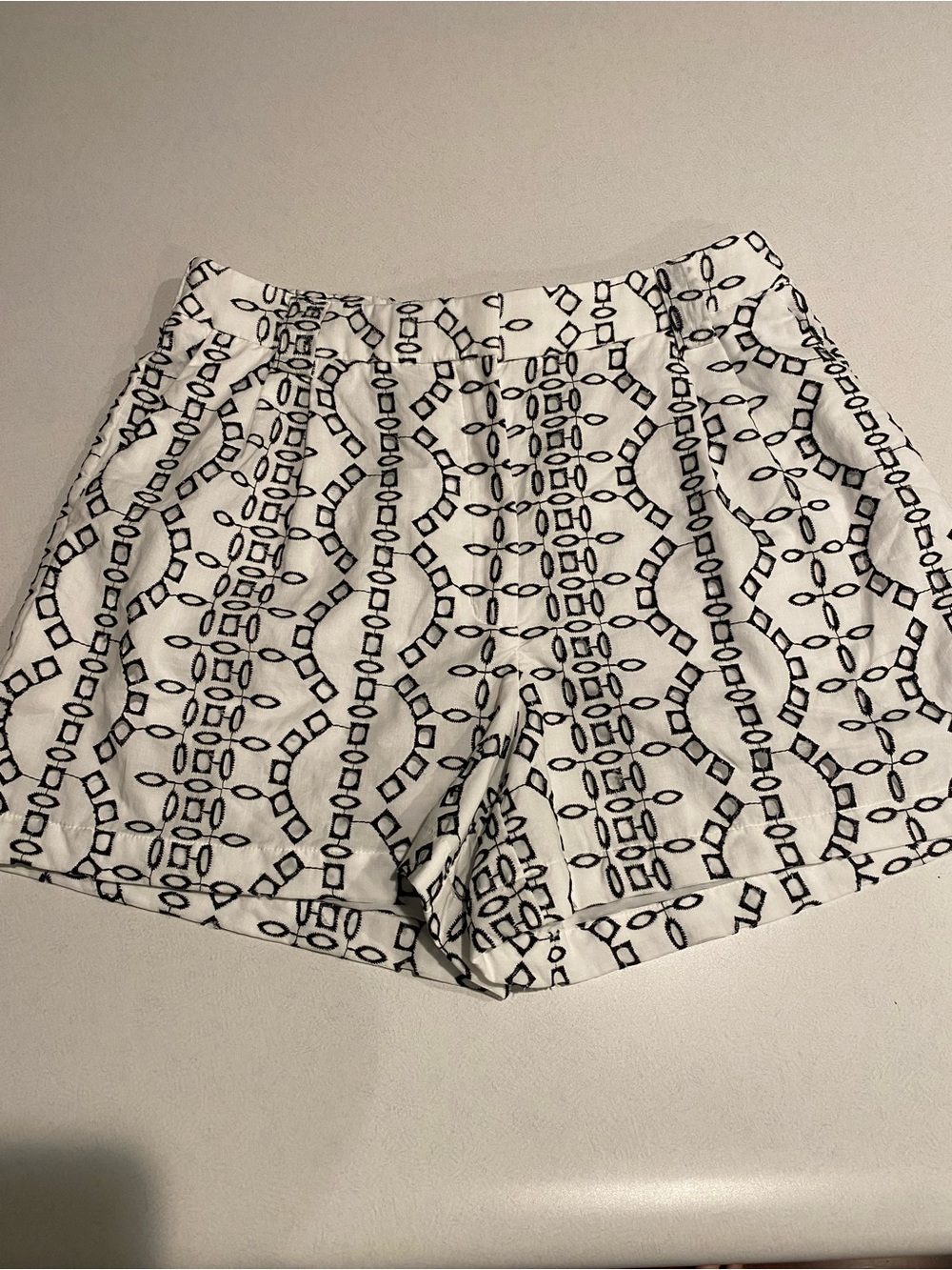 Women's Express White Patterned High-Waist Shorts 10 - Picture 2 of 5